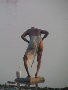 Voir le détail de cette oeuvre: Homme faisant sa toilette sur les bords du Ganges, Bénarès