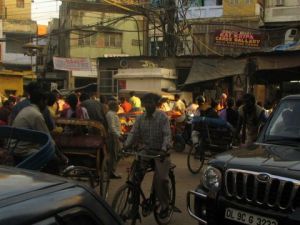 Voir le détail de cette oeuvre: Traffic de rue à Old Delhi, Inde