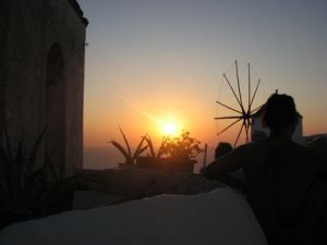 Voir le détail de cette oeuvre: Moulin à Oia au coucher du Soleil